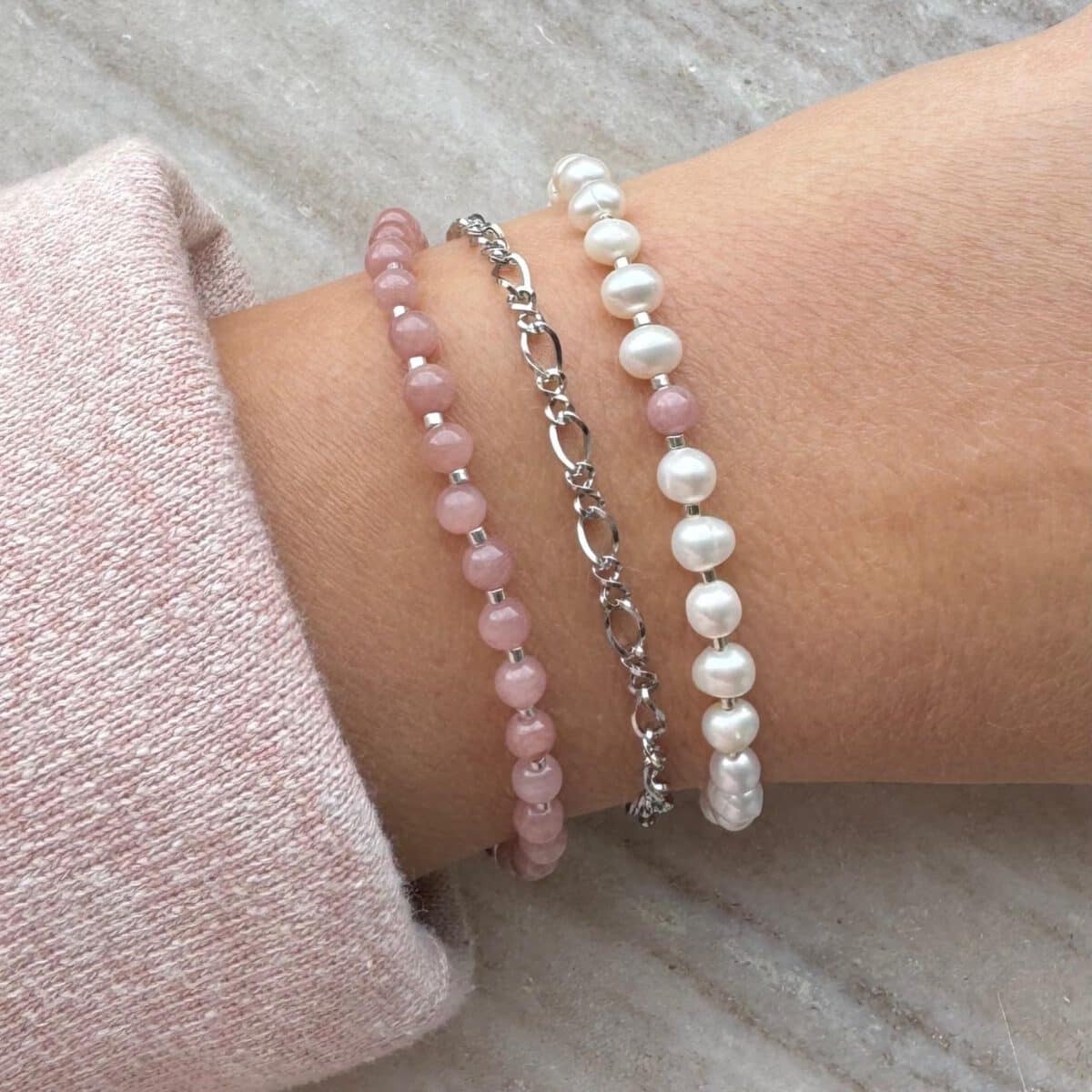Armbanden met parels | Roze armbandjes | Laagjes armbanden