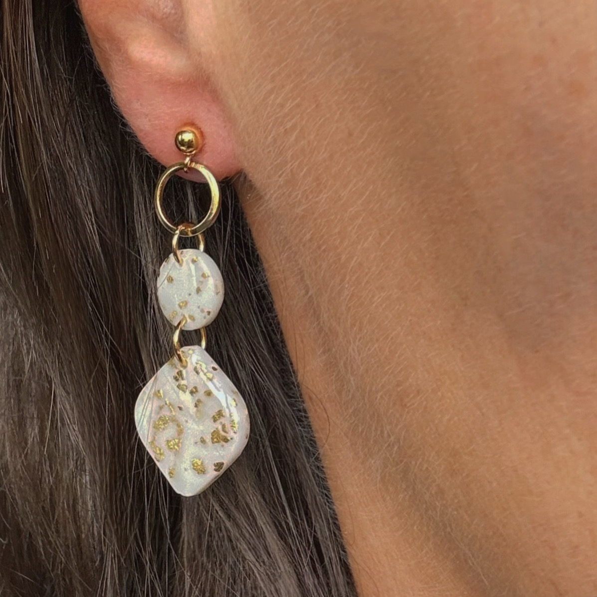Oorbellen van klei met gouden sparkle | Foglia | Bacio da Lou